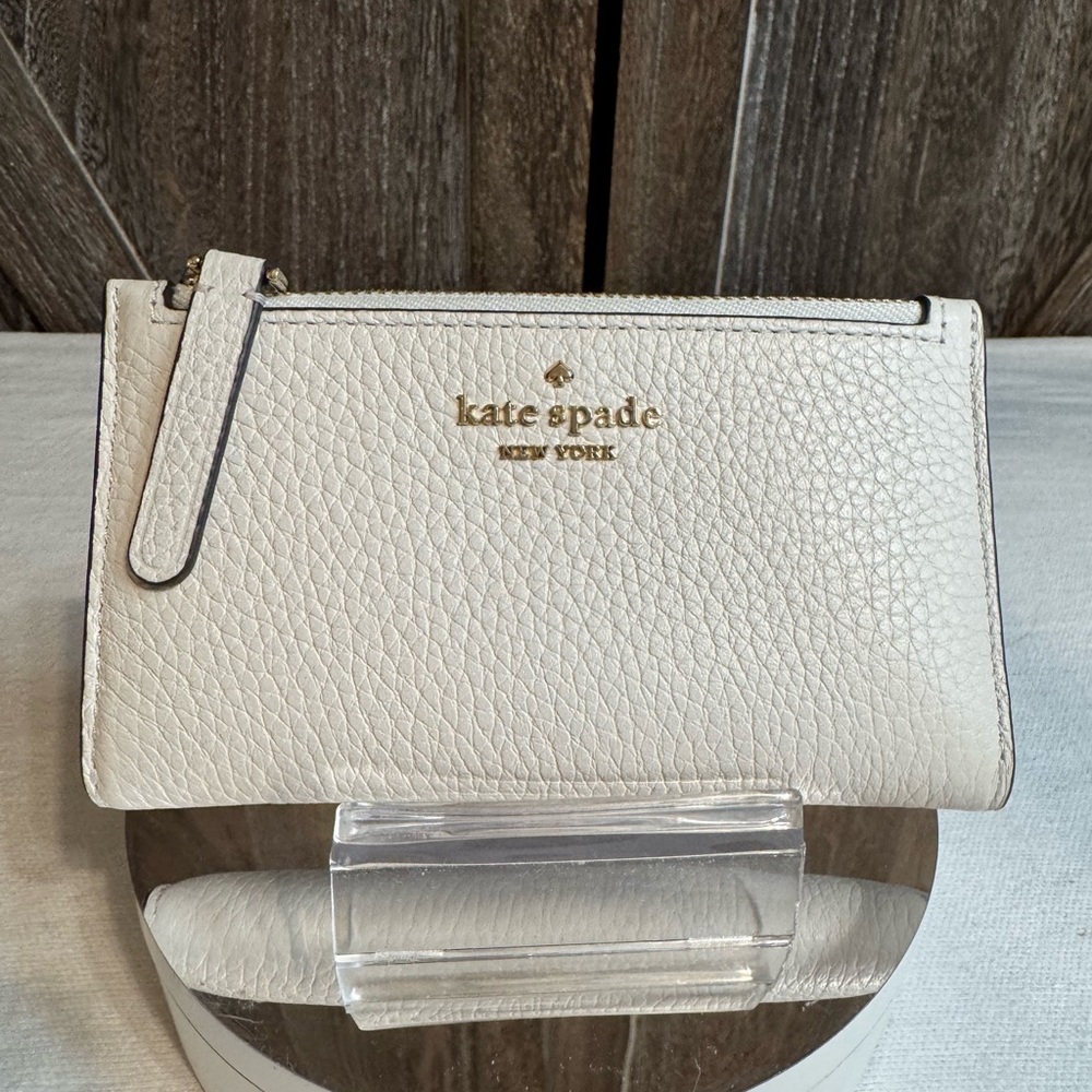 Kate Spade White Pebbled Leather Wallet EUC